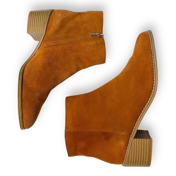 CLARK'S Breccan Myth Cognac Brown Suede Ankle Bootie EUC Size 9.5 - Picture 9 of 11